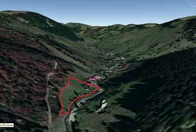 Teren de 4890 mp, în Moieciu