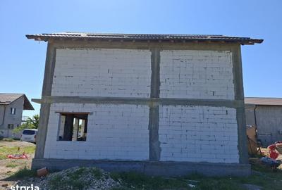 Casă cu 5 camere cu Teren 221 Mp în Vest - 1