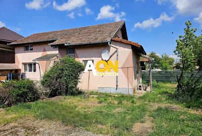 Casă individuală cu 5 camere cu Canalizare în Central