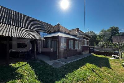 Casă individuală cu 3 camere cu Canalizare în Izvoru Crișului