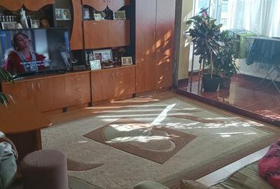 Apartament cu 2 camere decomandat în Micro 1