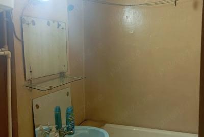 Apartament cu 2 camere decomandat în Micro 15