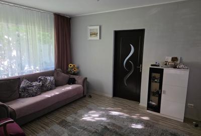 Apartament cu 3 camere semidecomandat în Podu Roș - 1