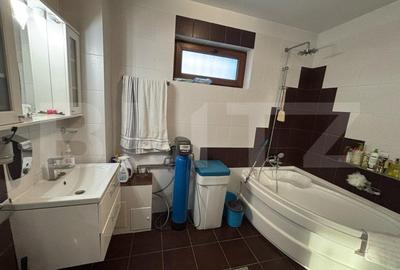 Casă cu 5 camere cu Teren 2300 Mp în Aninoasa - 4