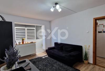 Apartament cu 3 camere semidecomandat, mobilat în Micro 6