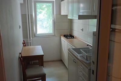 Apartament cu 3 camere semidecomandat în Băneasa