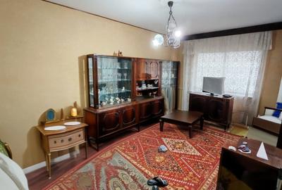 Apartament cu 2 camere decomandat în Micro 20