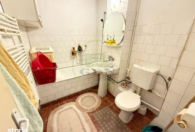 Apartament cu 4 camere decomandat, mobilat în Craiovița Nouă