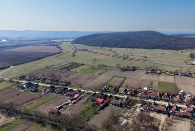 Teren Construcții intravilan de 2970 mp, în Odvoș - 12