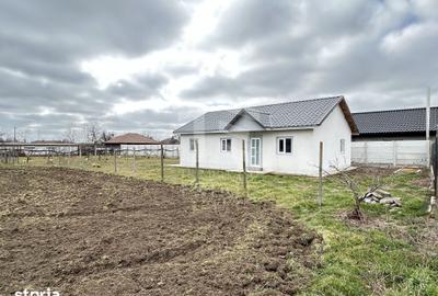 Casă cu 4 camere cu Teren 500 Mp în Pecineaga