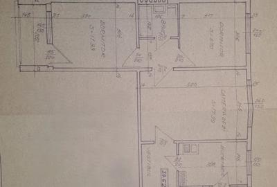 Apartament cu 3 camere semidecomandat în Valea Ialomiței