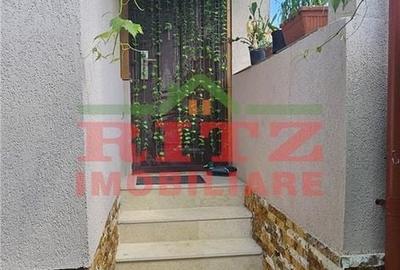Casă cu 4 camere cu Teren 2300 Mp în Central - 13