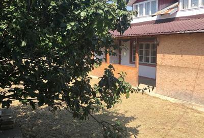 Casă cu 4 camere în Broșteni