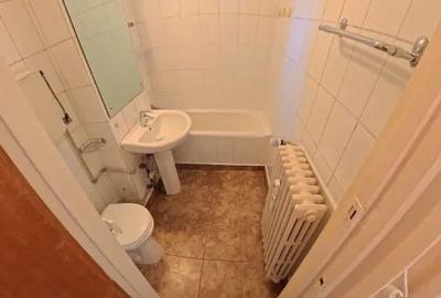 Apartament cu 3 camere decomandat în Titan - 1