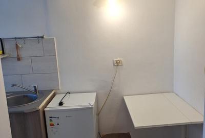 Garsonieră decomandată în UTA - 1