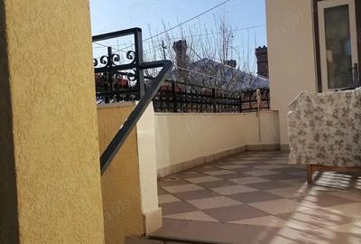Casă cu 6 camere cu Teren 321 Mp în Central