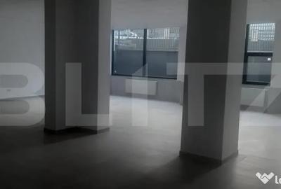 Spațiu comercial, de 148 mp, în Central - 9