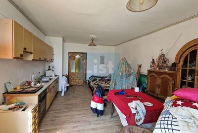 Casă cu 6 camere cu Garaj în Central - 2