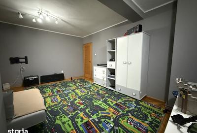 Casă cu 9 camere cu Teren 2000 Mp în Giroc