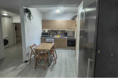 Apartament cu 3 camere decomandat în Roșu - 3