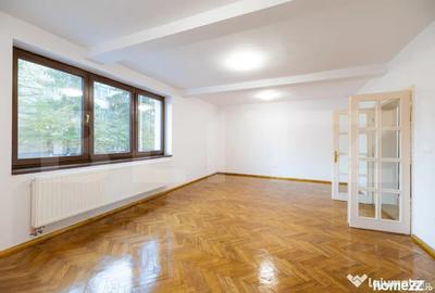 Spațiu comercial, de 62 mp, în Central