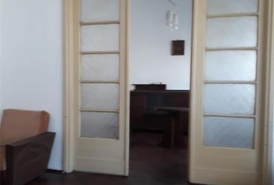 Apartament cu 3 camere semidecomandat în Central - 2