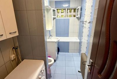 Apartament cu 3 camere semidecomandat în Berceni
