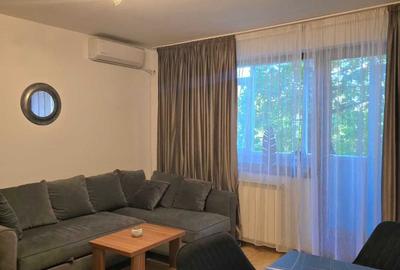 Apartament cu 3 camere semidecomandat în Cotroceni