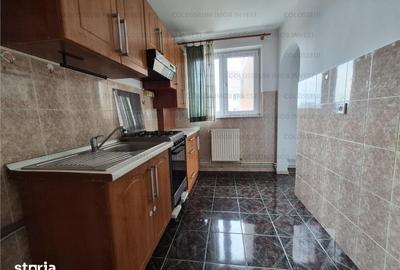 Apartament cu 2 camere decomandat în Tractorul - 3