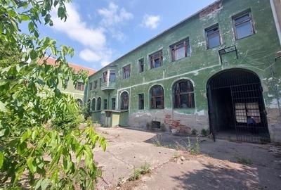 Casă individuală cu 20 camere cu Canalizare în Ultracentral - 1