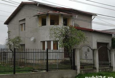 Casă cu 4 camere cu Teren 600 Mp în Brebu