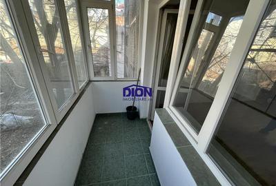 Apartament cu 2 camere semidecomandat, mobilat în Central