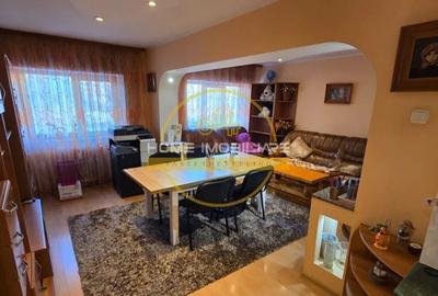 Apartament cu 3 camere decomandat, mobilat în Nicolina