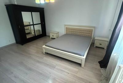 Garsonieră decomandată în Titan