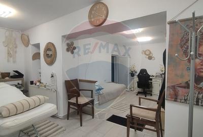 Spațiu comercial, de 30 mp, în Central - 6