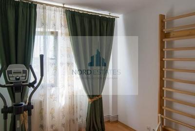 Apartament cu 4 camere semidecomandat în Sud