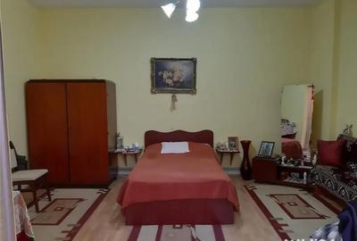 Casă cu 4 camere cu Teren 590 Mp în Central