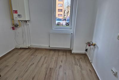 Apartament cu 2 camere semidecomandat în Micro I - 3