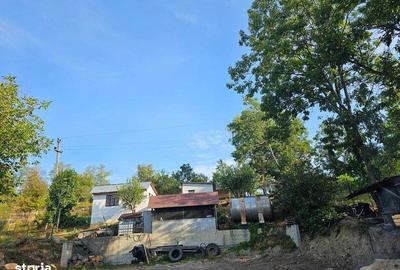 Casă cu 4 camere cu Teren 600 Mp în Central - 1