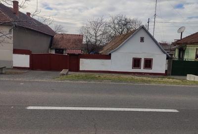 Casă cu 3 camere în Cuvin
