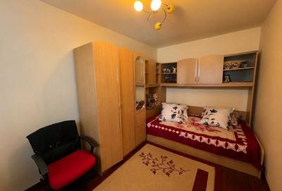 Apartament cu 2 camere semidecomandat în Craiovița Nouă