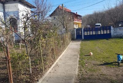 Casă cu 6 camere cu Teren 1300 Mp în Spătărei - 4