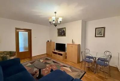 Apartament cu 3 camere decomandat, mobilat în Unirii