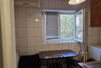 Garsonieră decomandată, mobilată în Gorjului