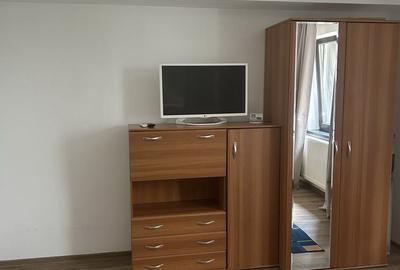 Garsonieră decomandată în Central