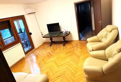 Apartament cu 3 camere semidecomandat în Lipovei