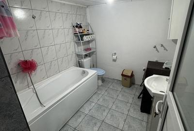 Casă cu 5 camere cu Teren 199 Mp în Rahova - 2