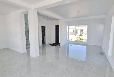 Casă cu Teren 323 Mp în Vidra