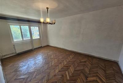 Apartament cu 4 camere decomandat în Micro IV - 34