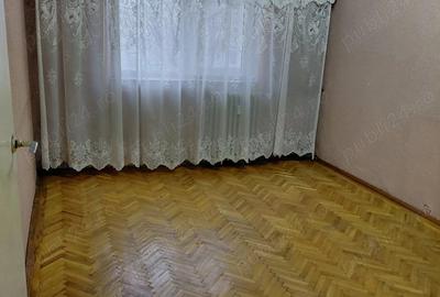 Apartament cu 3 camere decomandat în Traian